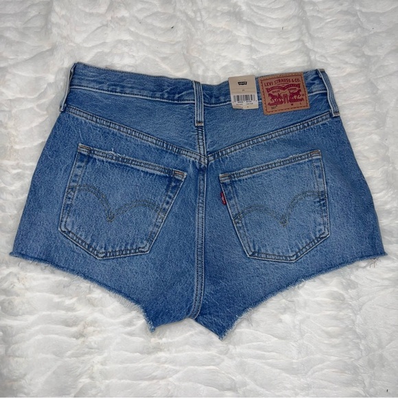 Levi's Women's 501 Shorts - Picture 3 of 4